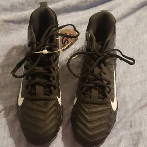 Nike NWT Alpha Fastflex Mens Athletic Cleats 10 W Black And White